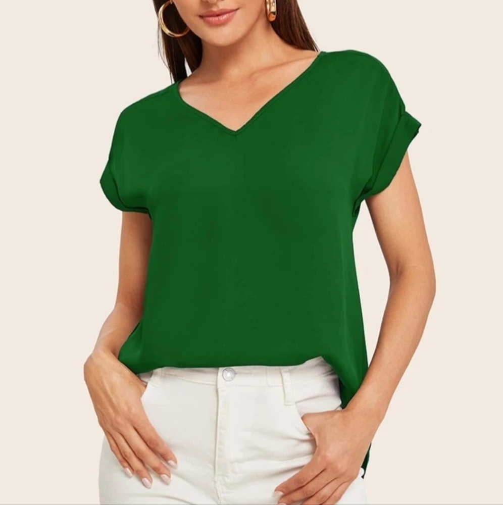 Green cap sleeve v-neck blouse🌿